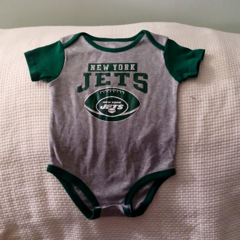 Brand new with out tags NFL new york jets onesie 18 month
